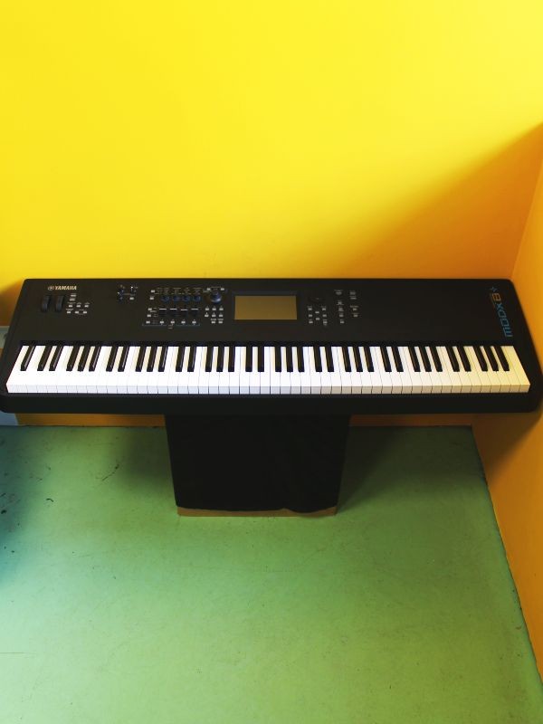 Yamaha MODX8+ Workstation